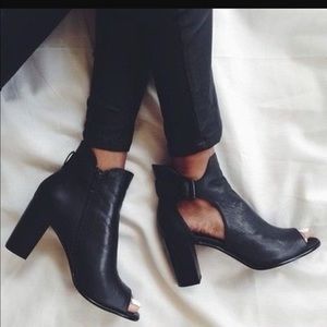 Steve Madden next star peep toe bootie